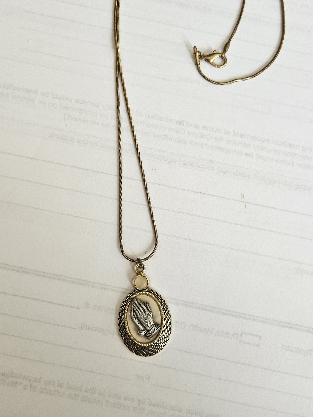 Vintage Praying Hands Cameo Pendant Necklace Gold Tone Religious